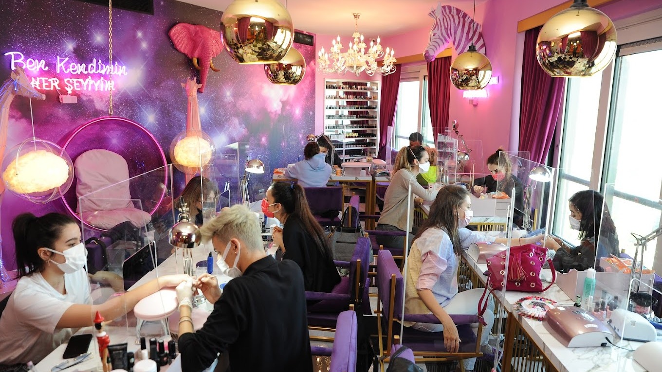 Rus xojayini oz xizmatkorini qanday sikadi Bir qoramagiz bilan hashamatli hammomda porno